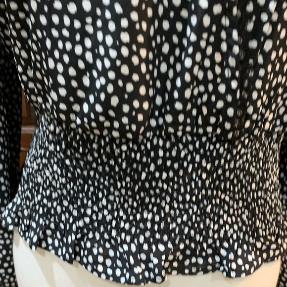 🌺NWT- Juniors black and white top - Picture 4 of 8